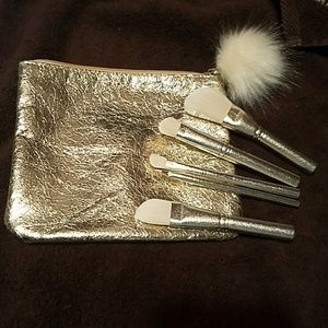 Mac Snow Ball Brush Kit/Advanced unopened